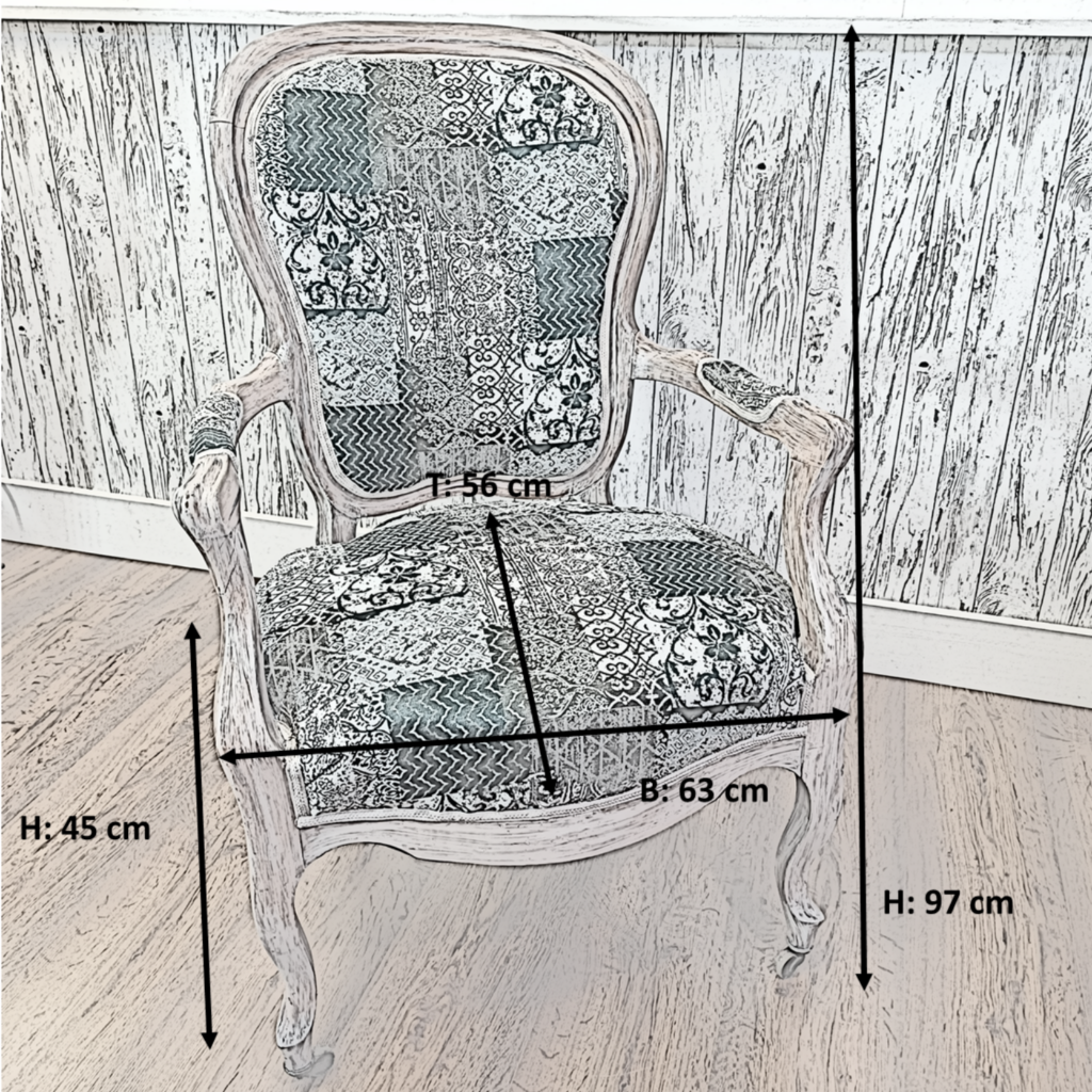 Gemütlicher Sessel mit romatischem grün-grau gemusterten Stoff mit Angabe der genauen Maße.
